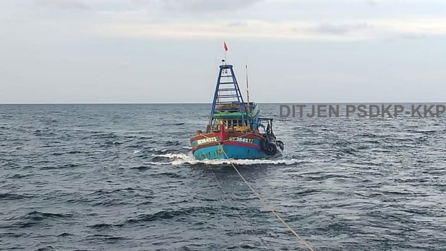 Kapal perikanan ilegal berbendera Vietnam