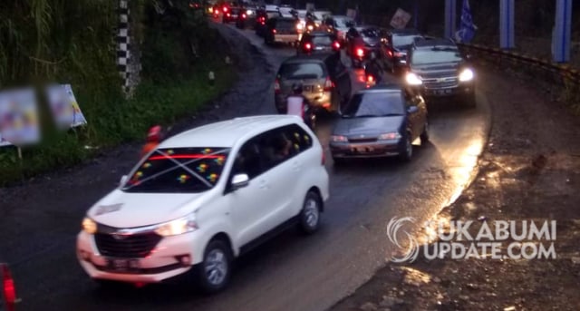 Situasi lalu lintas di Jalan Raya Siliwangi, tepatnya di Talang Palagan Bojongkokosan, Kecamatan Parungkuda, Kabupaten Sukabumi, Sabtu (9/3). | Foto: Rawin Soedaryanto