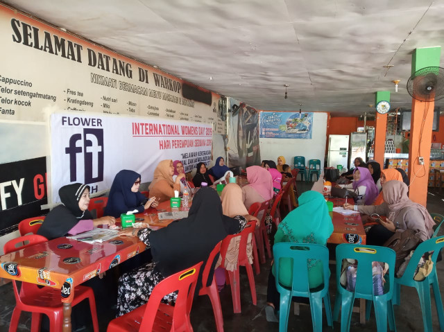 Diskusi publik komunitas perempuan di Banda Aceh. Foto: Dok. Flower Aceh