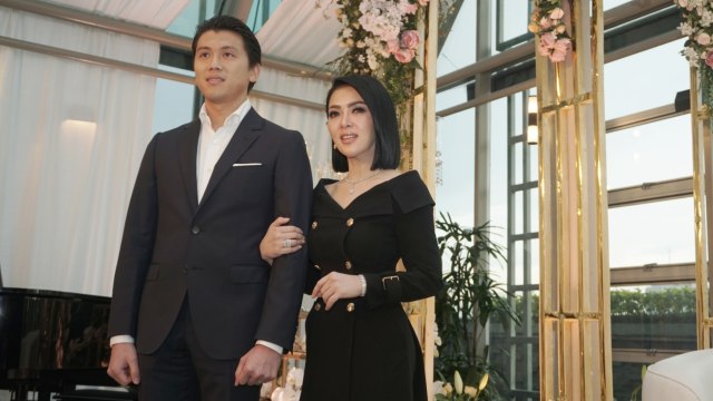 Reino Barack dan Syahrini. Foto: Iqbal Firdaus/kumparan