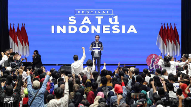 Calon Presiden nomor urut 01 Joko Widodo menyampaikan sambutan saat menghadiri Festival Satu Indonesia di Istora Senayan, Jakarta, Minggu (10/3/2019). Foto: ANTARA FOTO/Dhemas Reviyanto