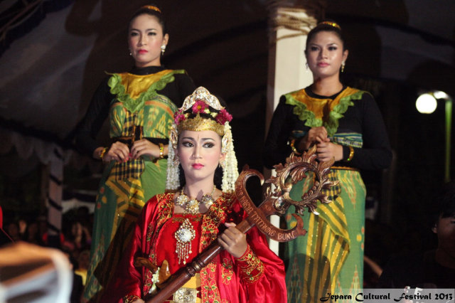 ratu kalinyamat festival 2013.jpg