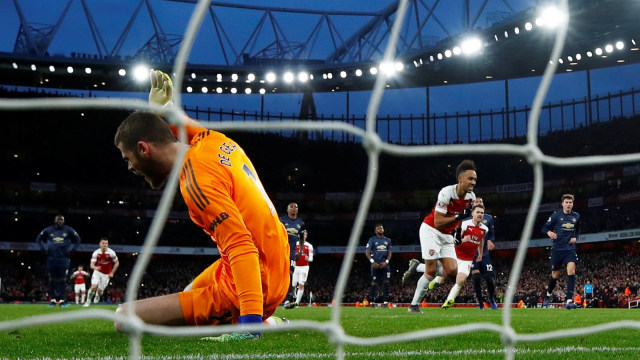 David de Gea meratapi kemasukan saat Manchester United menghadapi Arsenal. Foto: Eddie Keogh/Reuters