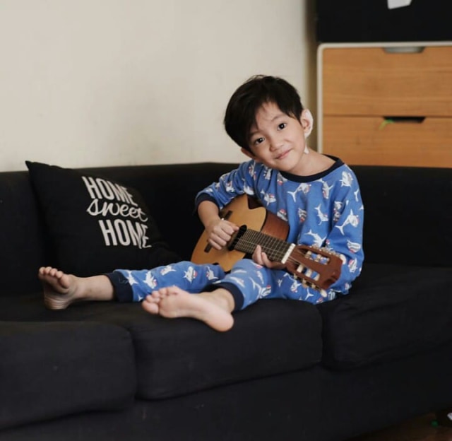 5 Fakta Saga Omar Nagata, Anak Anji yang Jago Bikin Lagu