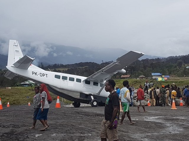 Pesawat Dabi Air milik PT Nusantara gagal mendarat di Bandara Ilaga. (Dok: Polda Papua) 