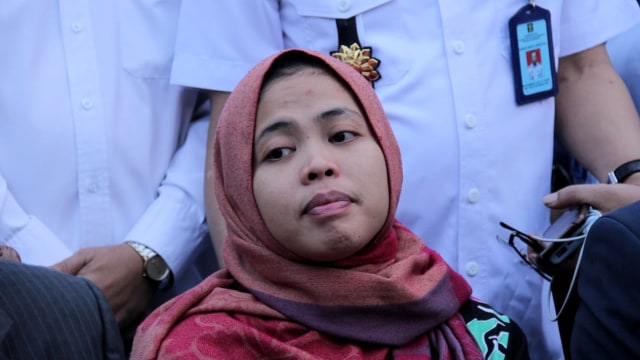 Siti Aisyah tiba di Bandar Udara Internasional Halim Perdanakusuma. Foto: Jamal Ramadhan/kumparan
