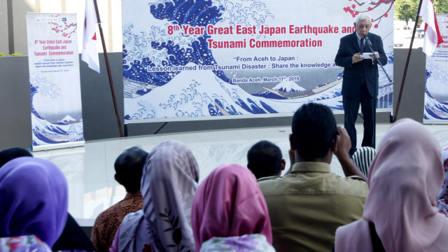 Konjen Jepang di Medan Takeshi Ishii menyampaikan sambutan pada peringatan delapan tahun bencana tsunami di Banda Aceh, Aceh, Senin (11/3/2019). Foto: AFP/CHAIDEER MAHYUDDIN