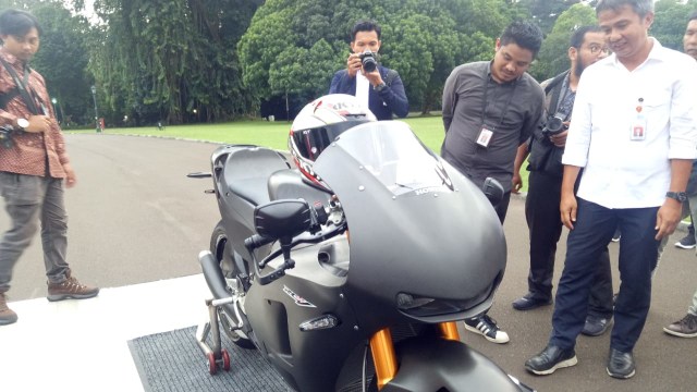 Motor MotoGP Honda 1000cc yang dinaiki Presiden Jokowi. Foto: Fahrian Saleh/kumparan