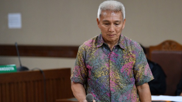 Bendahara Umum Komite Olahraga Nasional Indonesia (KONI) Jhonny E Awuy, sidang dakwaan di Pengadilan Tipikor, Jakarta Pusat