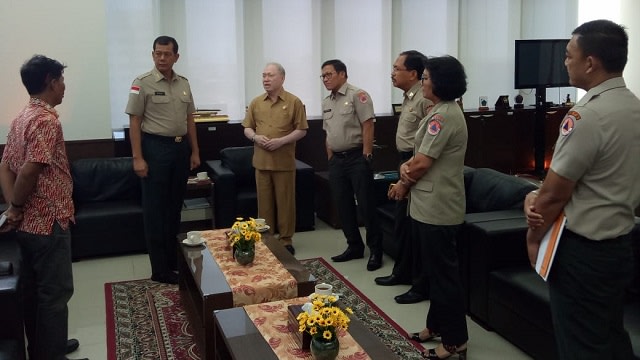 Wakil Bupati Kabupaten Siau Tagulandang Biaro (Sitaro) saat bertemu dengan kepala BNPB dan jajaran, untuk melakukan konsultasi penanganan bencana pasca erupsi gunung karangetang