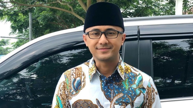 Wakil Bupati Bandung Barat, Hengky Kurniawan sediakan mobil dinas gratis bagi pengantin baru. (foto: Instagram/@hengkykurniawan)