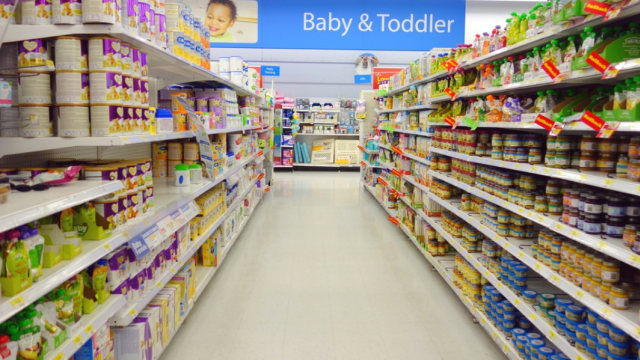 Ilustrasi lorong supermarket yang penuh dengan makanan bayi Foto: Shutterstock