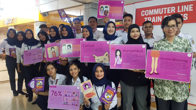 KCI gelar kampanye pencegahan pelecehan seksual di Stasiun Sudirman, Jakarta, Selasa (12/3). Foto: Efira Tamara Thenu/kumparan