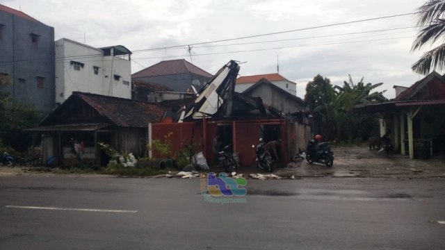 Rumah warga di Kabupaten Tuban, yang rusak akibat disapu angin kencang. Selasa (12/03/2019)