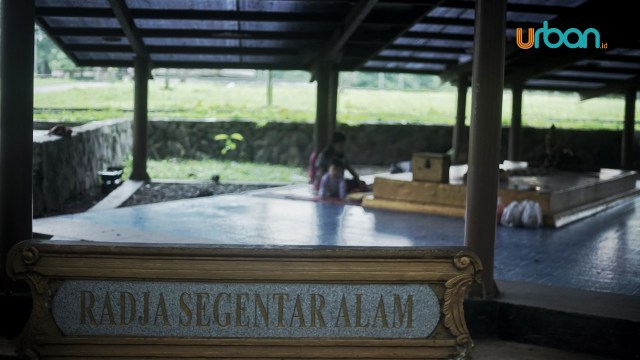 Makan Raja Segentar Alam yang berada di Bukit Seguntang Palembang (foto: abp/Urban Id)