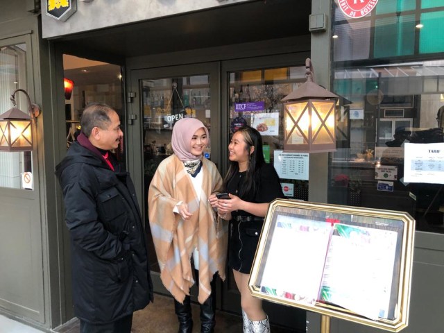 Kunjungan Menpar Arief Yahya ke Restauran Borneo a Paris (12/3). Foto: Dok. Kepala Biro Komunikasi Publik