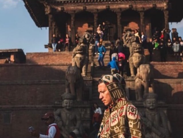 7 Momen Gading Marten Liburan ke Nepal dengan Para Artis (77978)