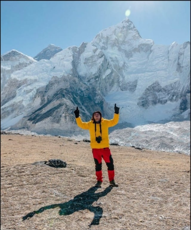 7 Momen Gading Marten Liburan ke Nepal dengan Para Artis (77979)