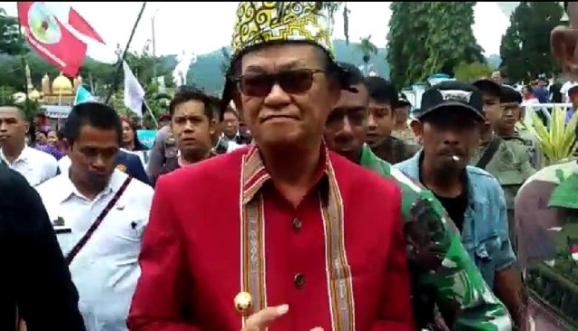 Bupati Tana Toraja, Nicodemus Biringkanae (Makassar Indeks).