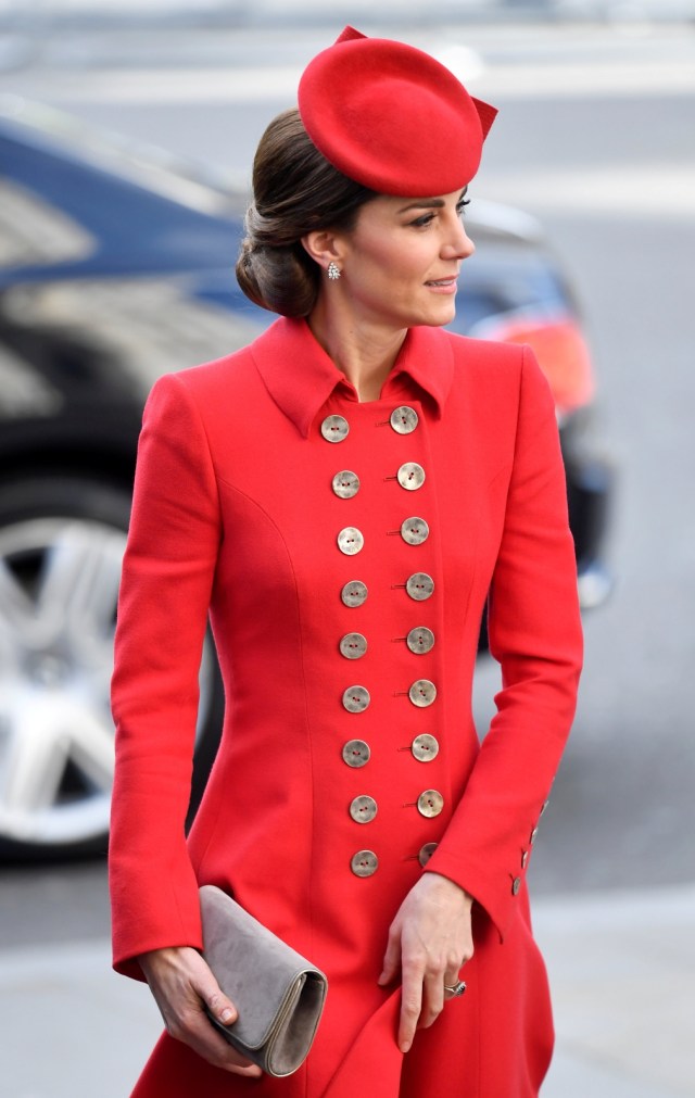 Kate Middleton kenakan coat Catherine Walker saat hadiri Commonwealth Day pada Senin (11/3) lalu. Foto: REUTERS/Toby Melville