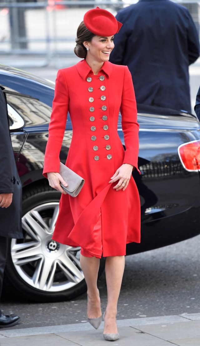 Kate Middleton kenakan coat Catherine Walker saat hadiri Commonwealth Day pada Senin (11/3) lalu. Foto: REUTERS/Toby Melville