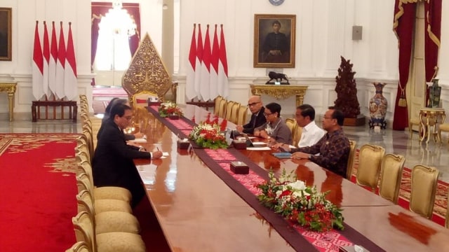 Presiden Jokowi (kanan) bertemu Menlu Thailand (kiri) di Istana Merdeka, Jakarta, Rabu (13/3). Foto: Fahrian Saleh/kumparan