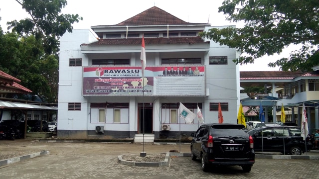 Kantor Badan Pengawal Pemilu Provinsi Gorontalo (13/3). Foto : Rahmat Ali