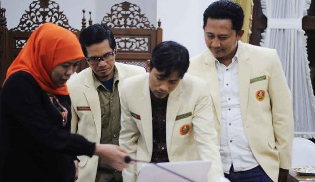 Gubernur Jawa Timur Khofifah bersama Pemuda Muhammadiyah