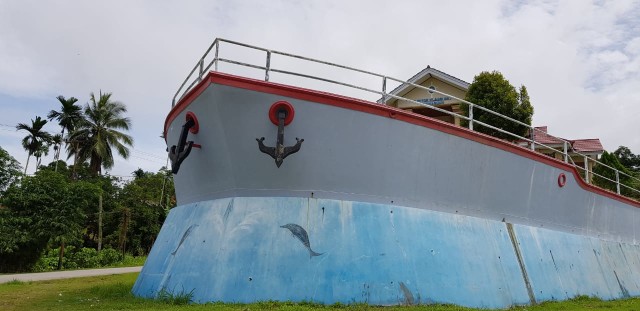 Haluan bangunan berbentuk kapal yang terdapat dua jangkar,Foto;Paul/balleo-kumparan