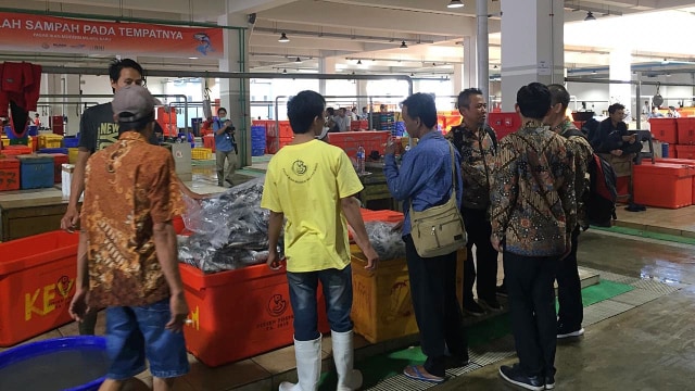 Pasar Ikan Modern (PIM) Muara Baru, Pedagang Ikan
