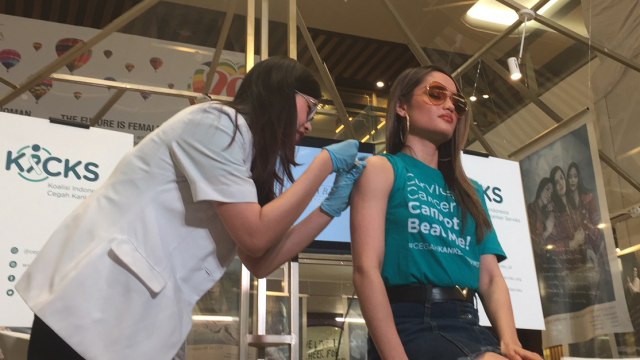 Cinta Laura Jalani Vaksinasi HPV