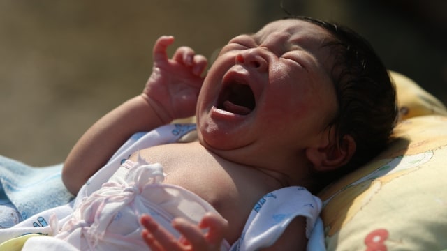 Ilustrasi menjemur bayi. Foto: Aditia Noviansyah/kumparan