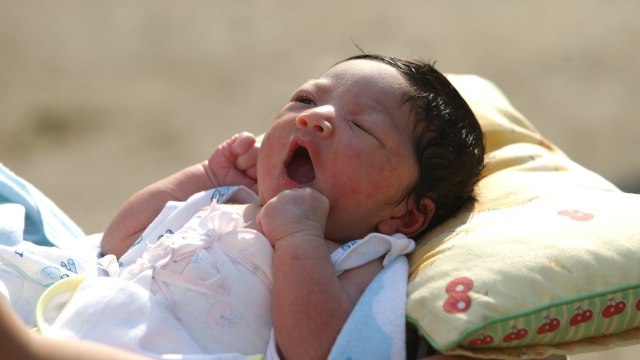 Ilustrasi menjemur bayi. Foto: Aditia Noviansyah/kumparan