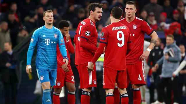 Ekspresi kekecewaan pemain Bayern Muenchen usai tersingkir dari Liga Champions. Foto: REUTERS/Michael Dalder