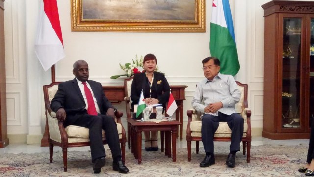 Wakil Presiden Jusuf Kalla (kanan) menerima kunjungan PM Djibouti Abdoulkader Kamil Mohamed di Istana Wapres. Foto: Nadia Riso/kumparan