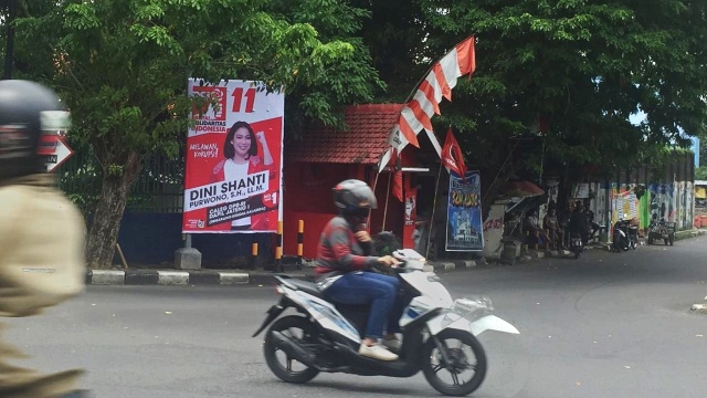 Baliho kampanye caleg PSI di Jalan Sriwijaya Semarang. Foto: Afiati Tsalitsati/kumparan