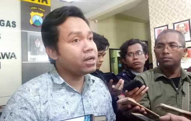 TEGAS: Kasat Reskrim Polres Malang Kota, AKP Komang Yogi Arya Wiguna, saat ditemui awak media. (Foto: Irham Thoriq - Tugumalang.id)