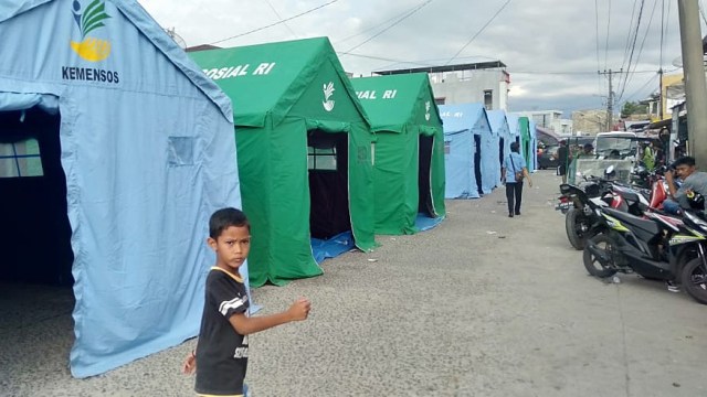 Beberapa tenda BPBD Sibolga yang di pasang untuk para warga yang rumahnya berdekatan dengan lokasi Bom. Foto: Dok. Istimewa