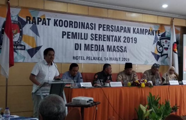 INGATKAN ATURAN: Sosialisasi kembali dilakukan KPU Jatim di Hotel Pelangi, kamis (14/3/2019). (Foto: Irham Thoriq - Tugumalang.id)