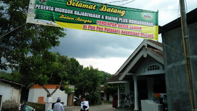  Suasana di Pondok Pesantren Miftahul Fallahil Mubtadiin yang berada di Kasembon, Kabupaten Malang, kamis (14/4). 