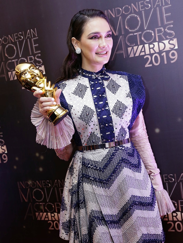 Luna Maya saat hadir di Indonesia Movie Actor Award 2019 di MNC Tower Jakarta Kamis (15/03). Foto: Ronny