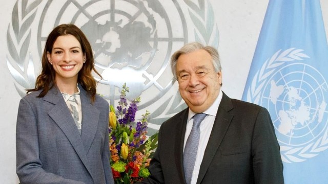 Anne Hathaway (kiri) bertemu dengan Sekretaris Jenderal PBB  António Guterres (kanan). Foto: Dok. UN Women