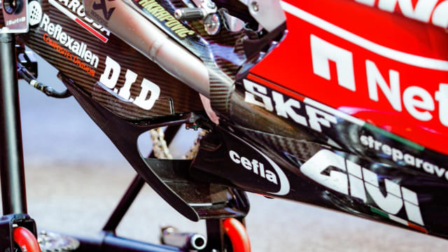 Swing Arm yang digunakan Ducati pada MotoGP Qatar 2019. Foto: twitter/motogp