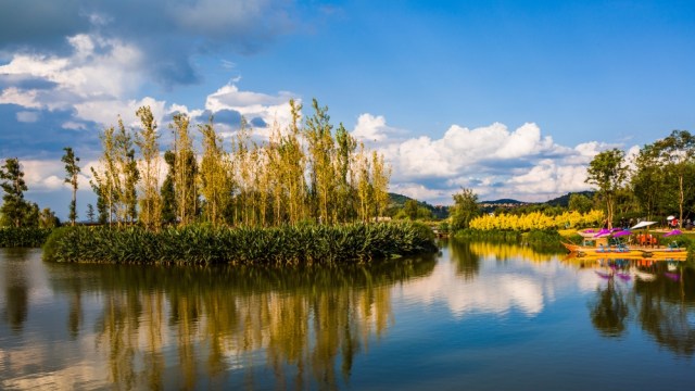 Dianchi Lake atau dikenal pula sebagai Dian Lake di Kunming, Yunnan, China Foto: Shutter Stock