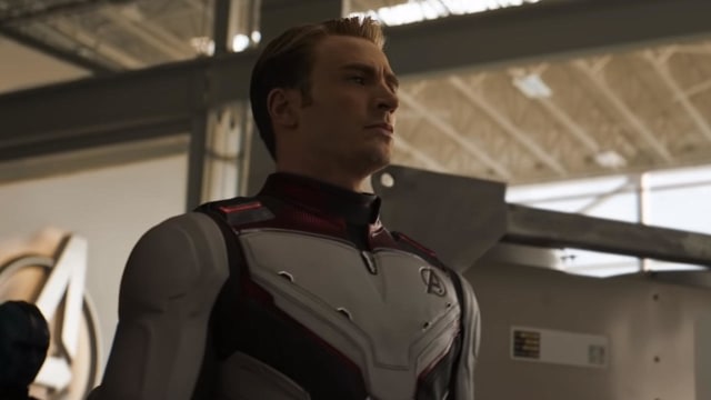 Captain America dengan seragam baru di trailer kedua Avengers: Endgame. (Foto: YouTube/Marvel Studios)