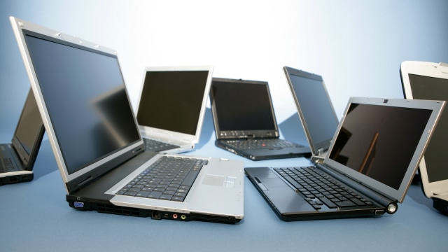 Ilustrasi laptop import. Foto: Shutter Stock