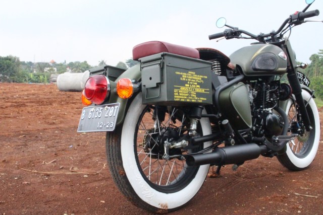 Kawasaki W175 Dirombak Jadi Royal Enfield Classic 500 (518056)