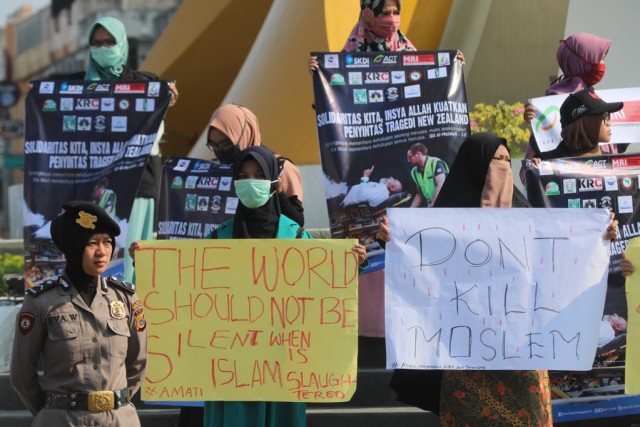 Warga Aceh mengecam tindakan terorisme penembakan massal terhadap masjid di Selandia Baru. Foto: Suparta/acehkini