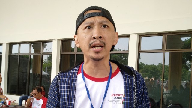 Abu Janda saat mengahadiri acara Blusukan Jokowi di Medan. Foto: Rahmat Utomo/kumparan