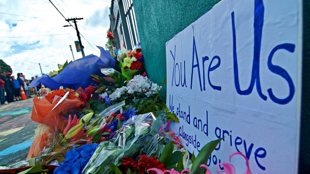 The message of peace and flowers is placed in front of the Wellington Mosque, Kilbirnie, Wellington, New Zealand. Photo: Antara/Ramadian Bachtiar